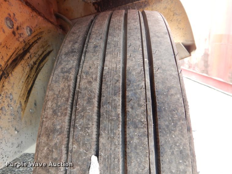 image for item DH4471 2001 Etnyre 2WD  chip spreader