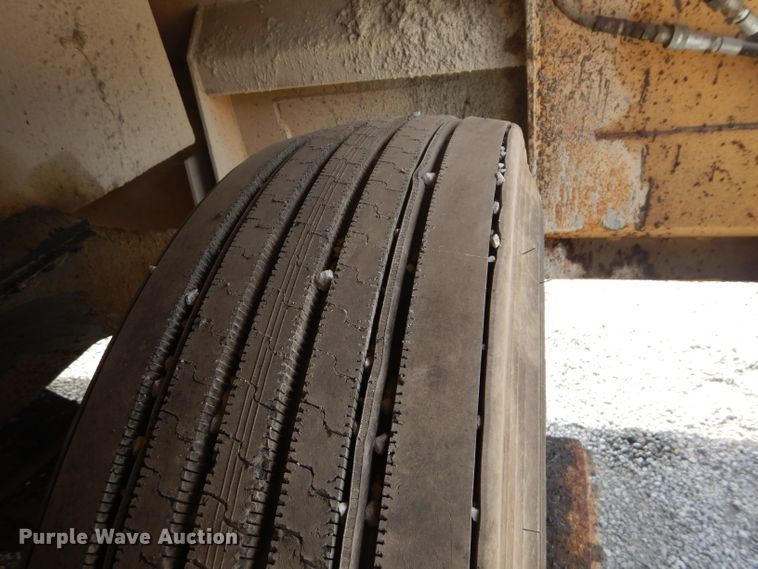 image for item DH4471 2001 Etnyre 2WD  chip spreader