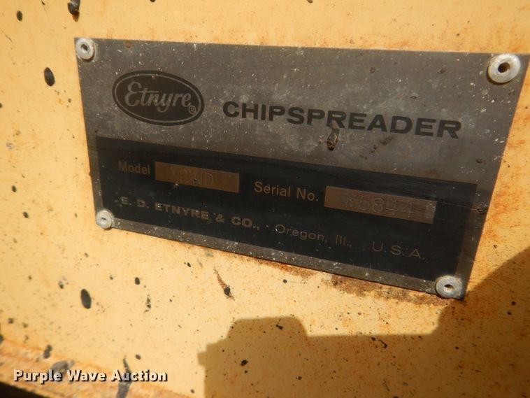 image for item DH4471 2001 Etnyre 2WD  chip spreader