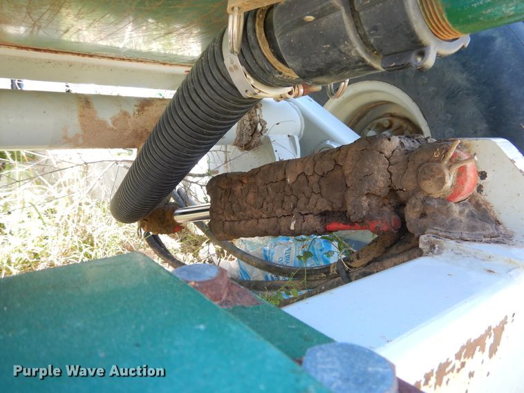 image for item DJ1001 2001 Aeromaster LO15B compost turner