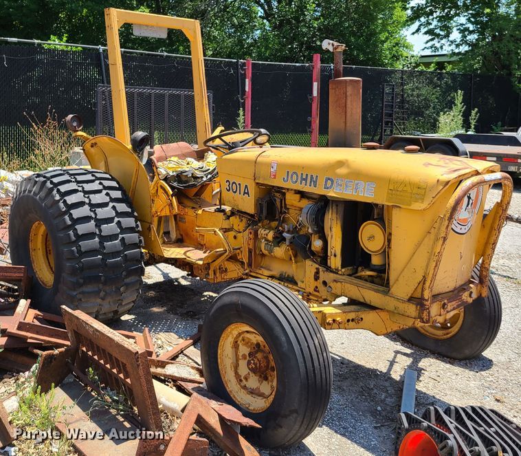 image for item FX9517 John Deere 301A  tractor