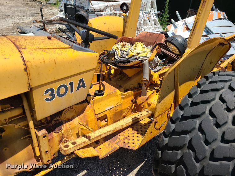 image for item FX9517 John Deere 301A  tractor