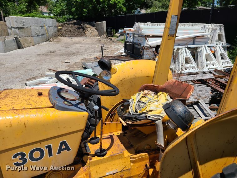 image for item FX9517 John Deere 301A  tractor