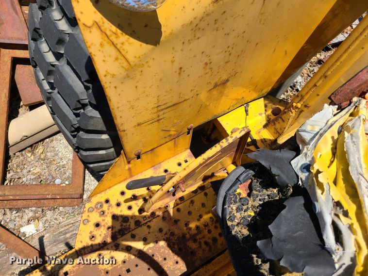 image for item FX9517 John Deere 301A  tractor