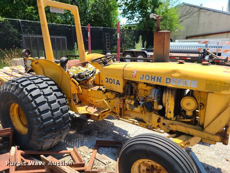 image for item FX9517 John Deere 301A  tractor