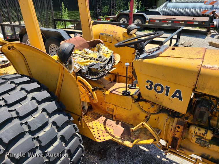 image for item FX9517 John Deere 301A  tractor