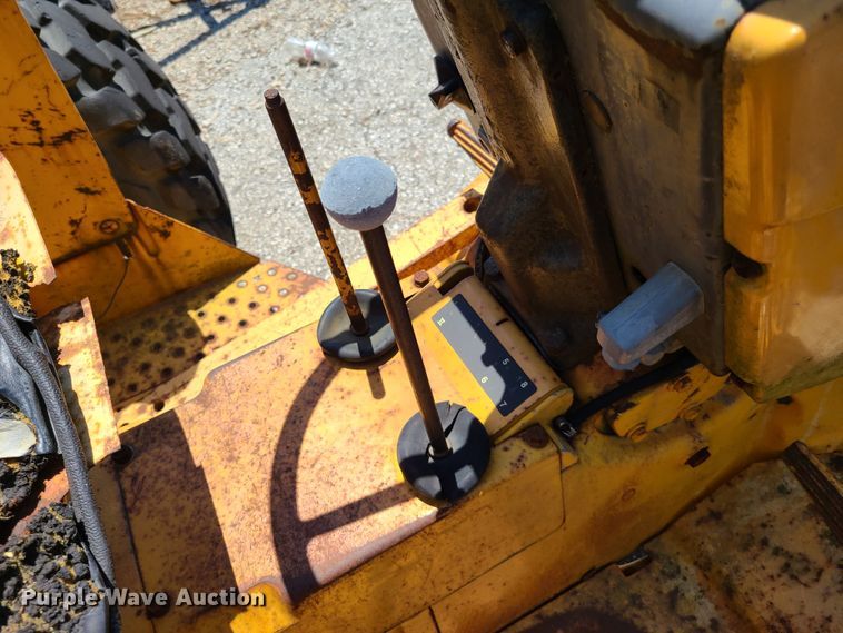 image for item FX9517 John Deere 301A  tractor