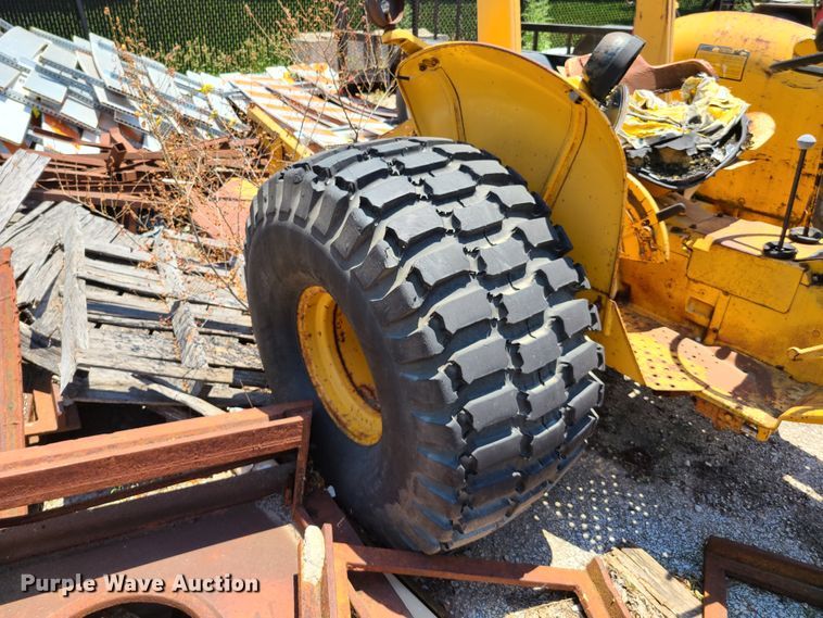 image for item FX9517 John Deere 301A  tractor