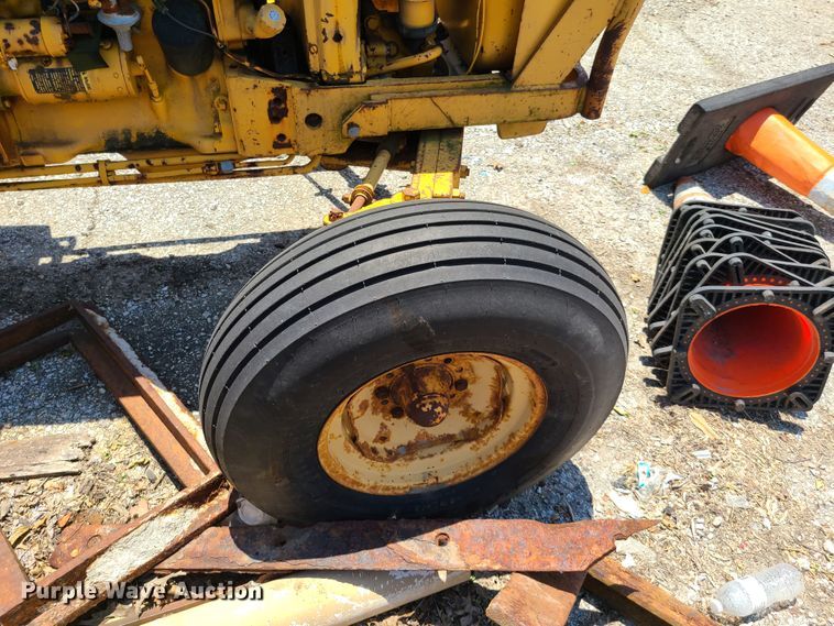 image for item FX9517 John Deere 301A  tractor