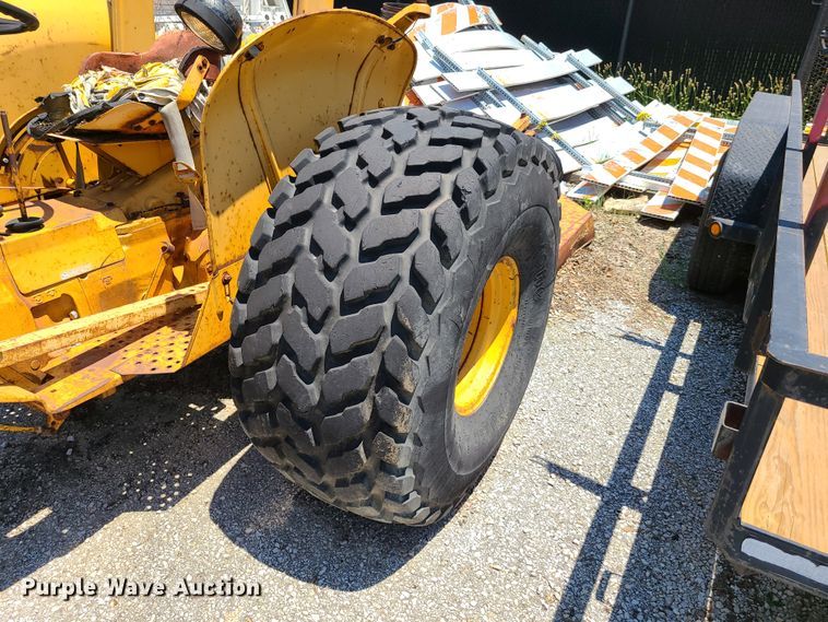 image for item FX9517 John Deere 301A  tractor