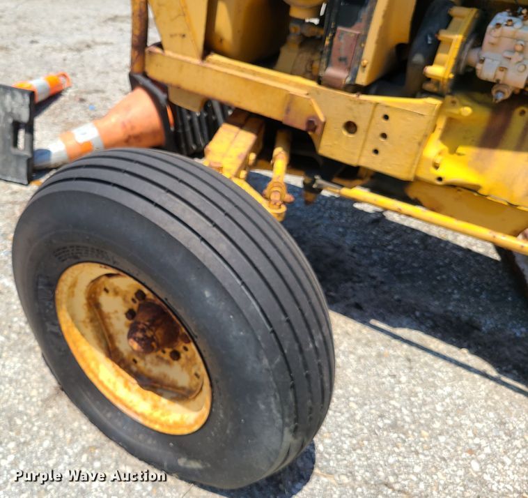 image for item FX9517 John Deere 301A  tractor