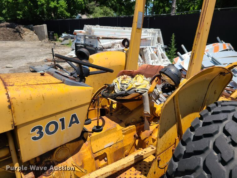 image for item FX9517 John Deere 301A  tractor