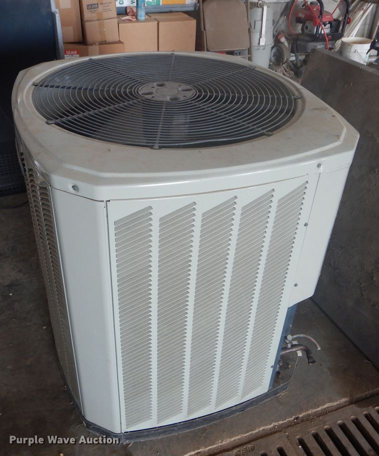 image for item FY9136 Trane 4TTB3060D1000AA AC unit