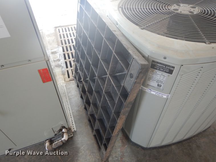 image for item FY9136 Trane 4TTB3060D1000AA AC unit