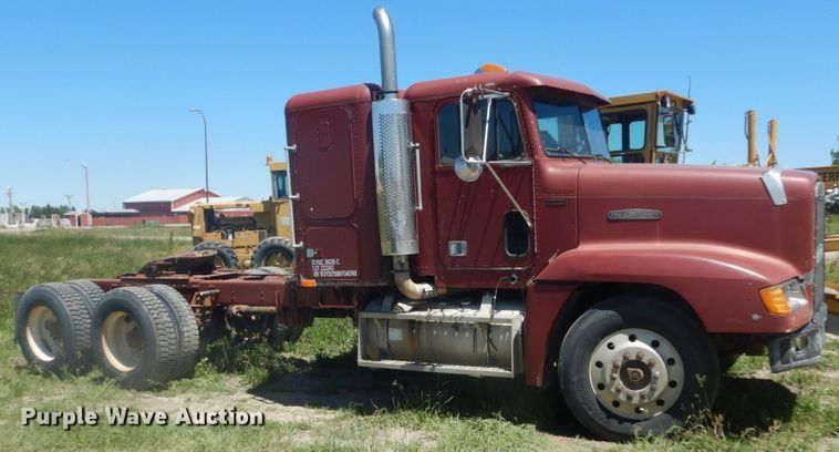 image for item GA9053 1989 Freightliner FLD  semi truck