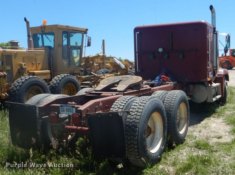 image for item GA9053 1989 Freightliner FLD  semi truck