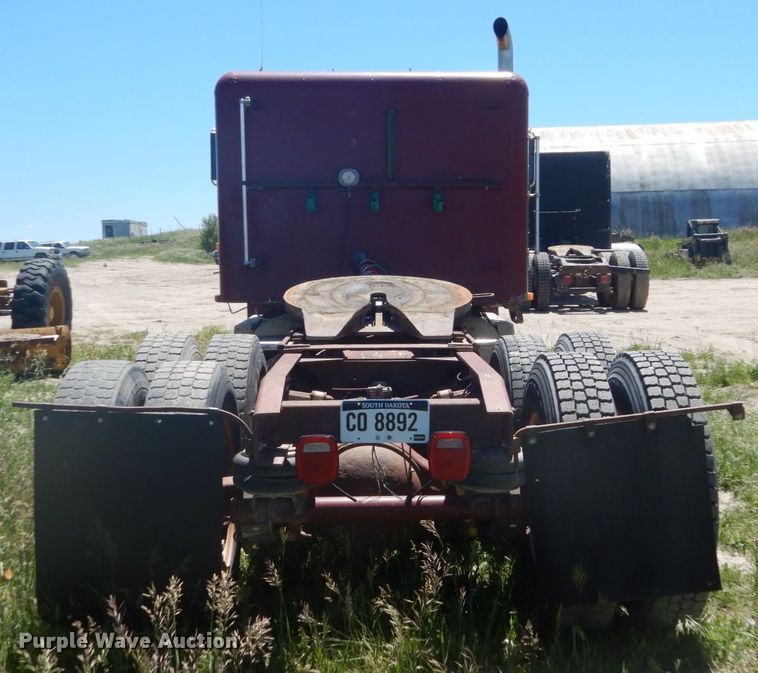 image for item GA9053 1989 Freightliner FLD  semi truck