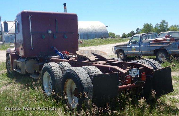 image for item GA9053 1989 Freightliner FLD  semi truck