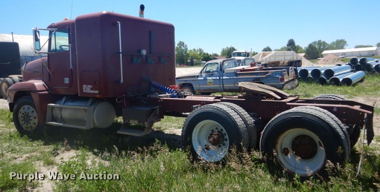 image for item GA9053 1989 Freightliner FLD  semi truck