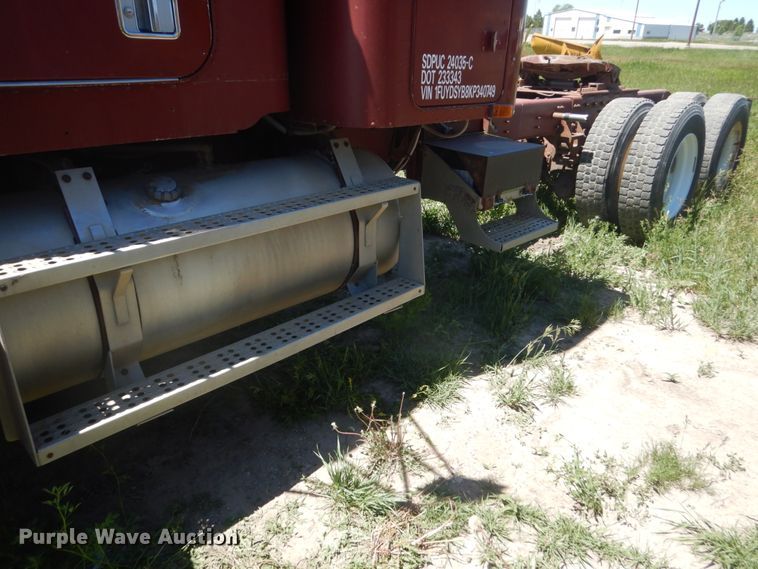 image for item GA9053 1989 Freightliner FLD  semi truck