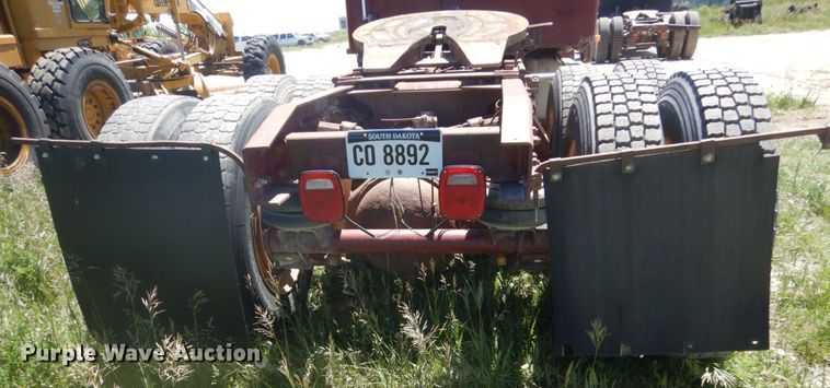 image for item GA9053 1989 Freightliner FLD  semi truck