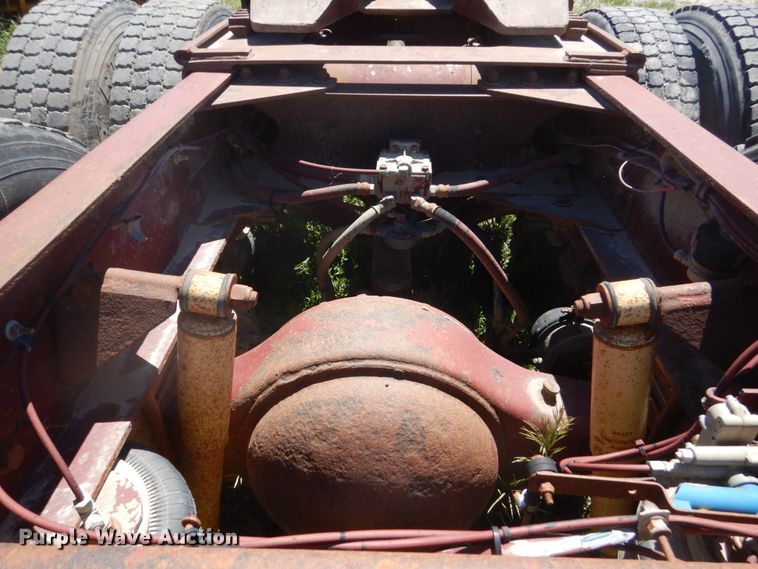 image for item GA9053 1989 Freightliner FLD  semi truck