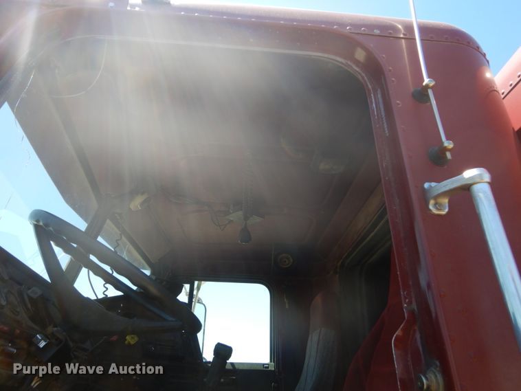 image for item GA9053 1989 Freightliner FLD  semi truck