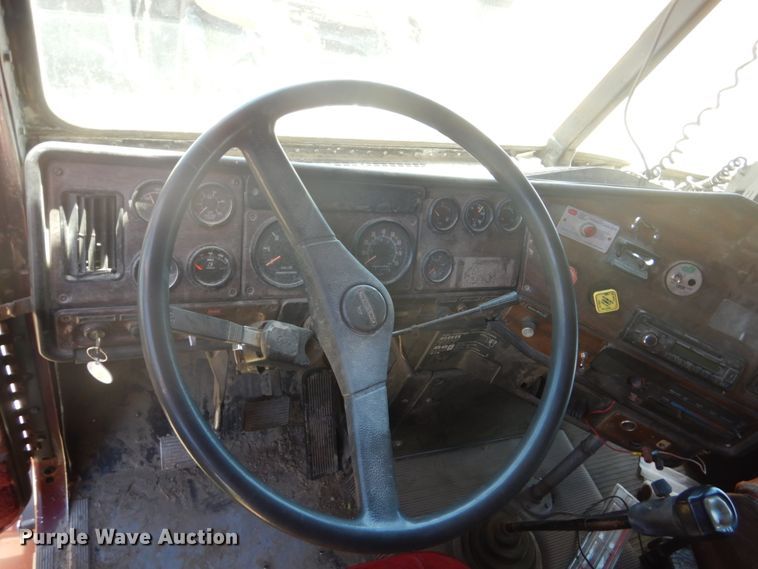 image for item GA9053 1989 Freightliner FLD  semi truck