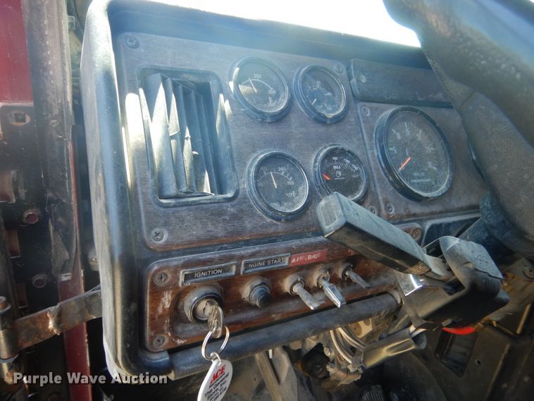 image for item GA9053 1989 Freightliner FLD  semi truck