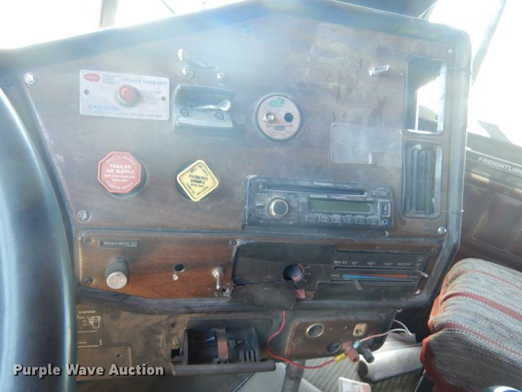 image for item GA9053 1989 Freightliner FLD  semi truck