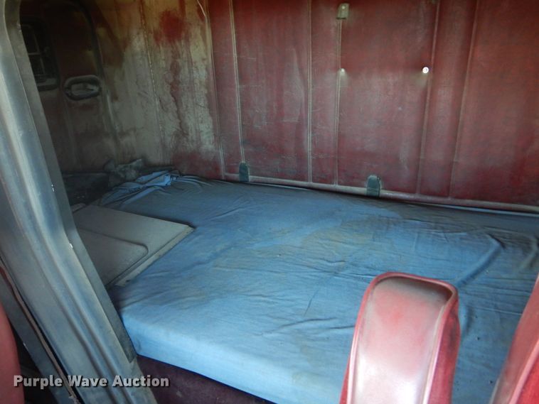 image for item GA9053 1989 Freightliner FLD  semi truck