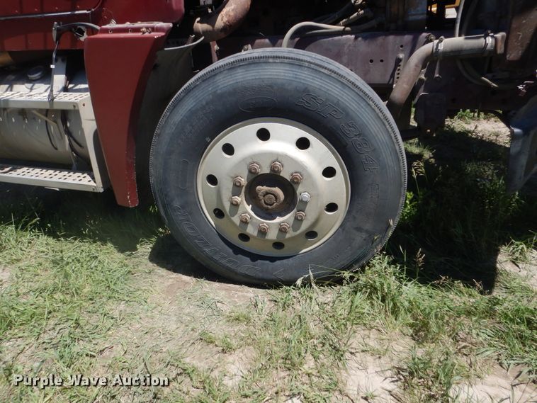 image for item GA9053 1989 Freightliner FLD  semi truck