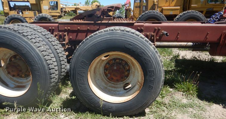 image for item GA9053 1989 Freightliner FLD  semi truck