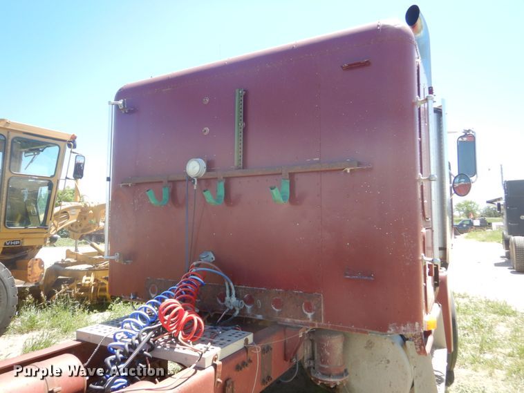 image for item GA9053 1989 Freightliner FLD  semi truck