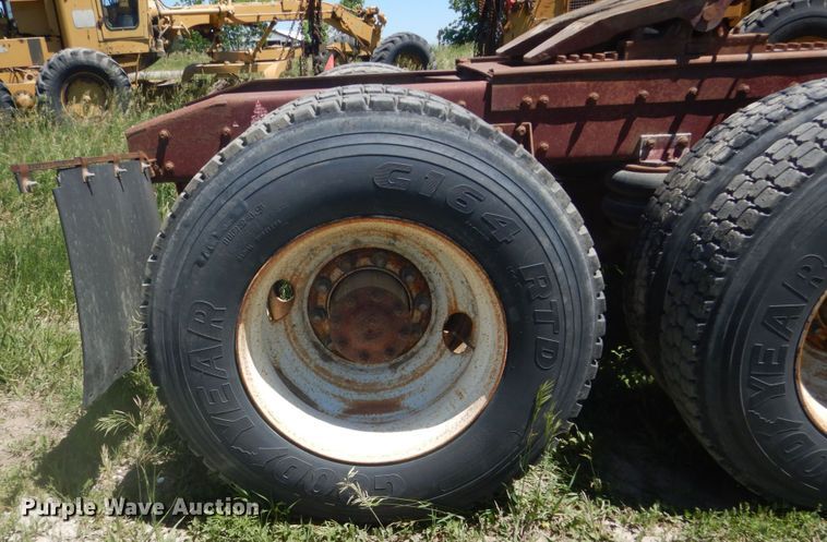 image for item GA9053 1989 Freightliner FLD  semi truck