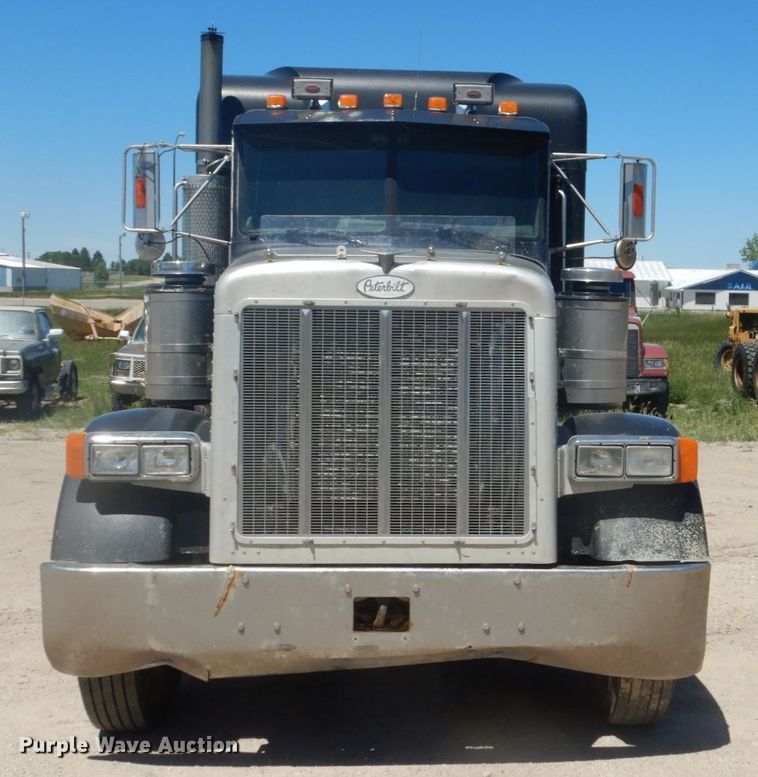 image for item GA9054 1994 Peterbilt 378  semi truck