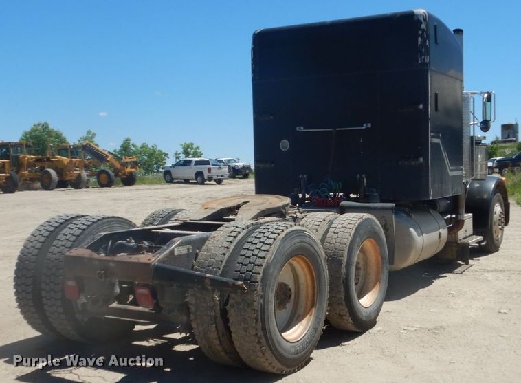 image for item GA9054 1994 Peterbilt 378  semi truck