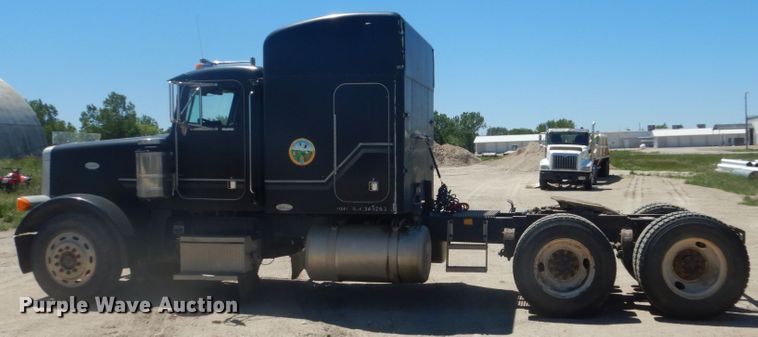 image for item GA9054 1994 Peterbilt 378  semi truck
