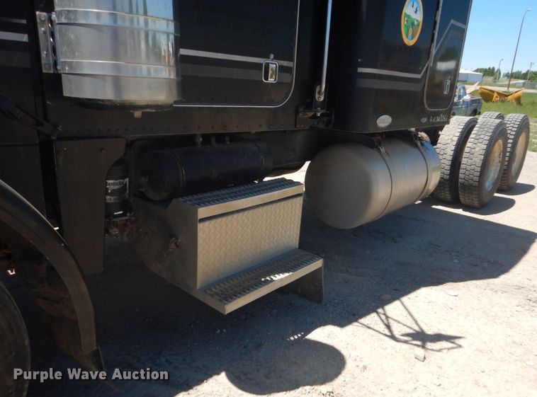 image for item GA9054 1994 Peterbilt 378  semi truck