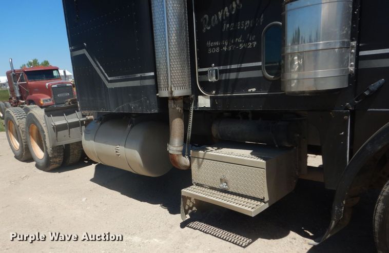 image for item GA9054 1994 Peterbilt 378  semi truck