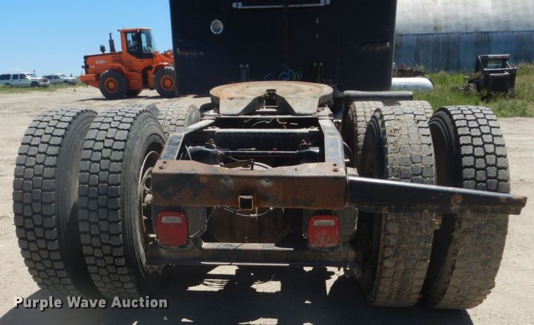 image for item GA9054 1994 Peterbilt 378  semi truck