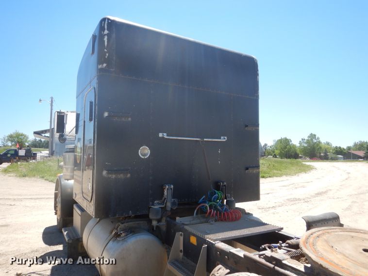 image for item GA9054 1994 Peterbilt 378  semi truck