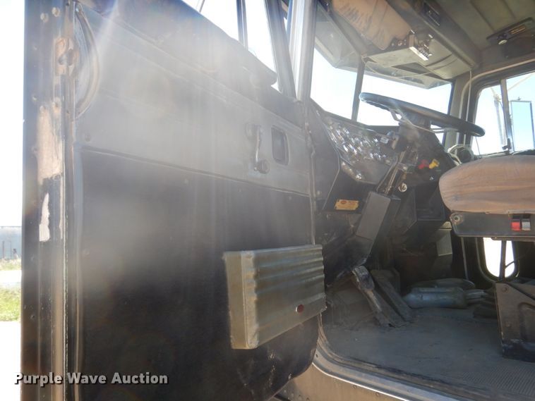 image for item GA9054 1994 Peterbilt 378  semi truck