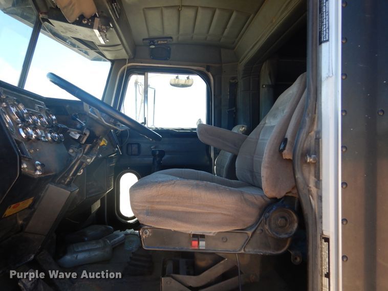 image for item GA9054 1994 Peterbilt 378  semi truck