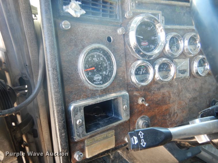 image for item GA9054 1994 Peterbilt 378  semi truck