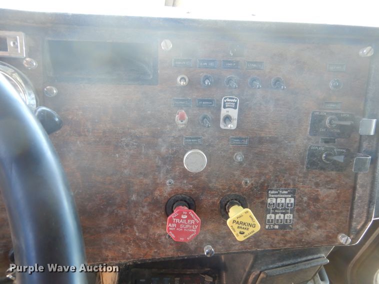 image for item GA9054 1994 Peterbilt 378  semi truck