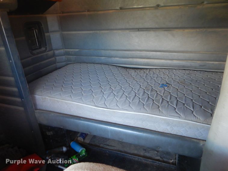 image for item GA9054 1994 Peterbilt 378  semi truck