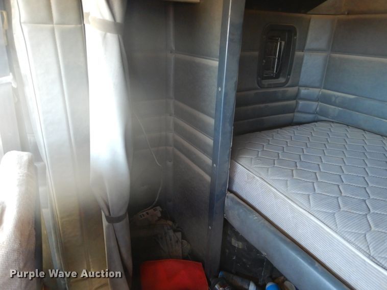 image for item GA9054 1994 Peterbilt 378  semi truck