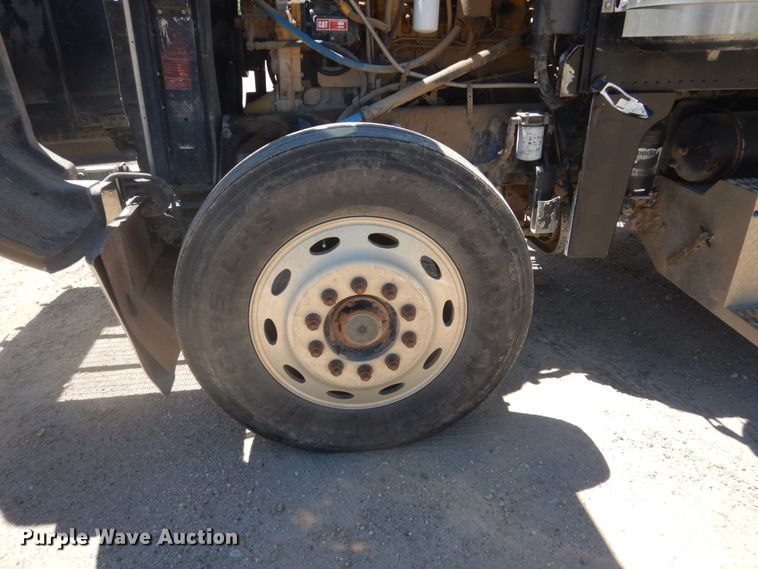 image for item GA9054 1994 Peterbilt 378  semi truck