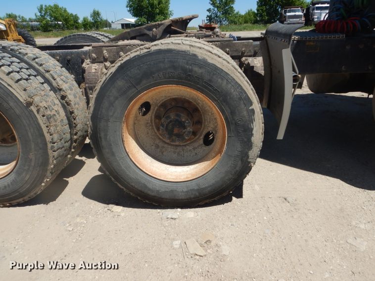 image for item GA9054 1994 Peterbilt 378  semi truck